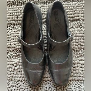 Mary Jane black leather heels